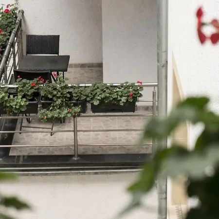 The Queen Luxury - Cortina * Luxemburg