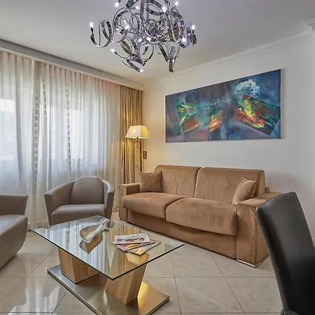 The Queen Luxury - Cortina * Luxembourg