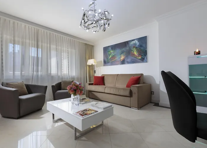 The Queen Luxury - Cortina * Luxembourg